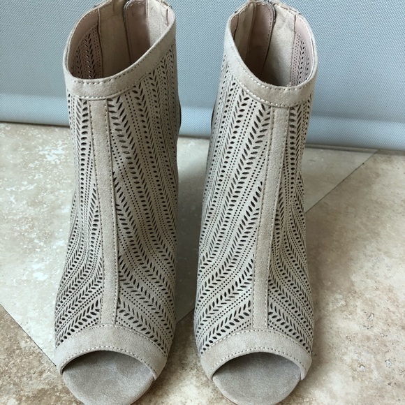 Aldo Shoes - ALDO: NWOT- ANKLE BOOTIES ZIP UP BACK